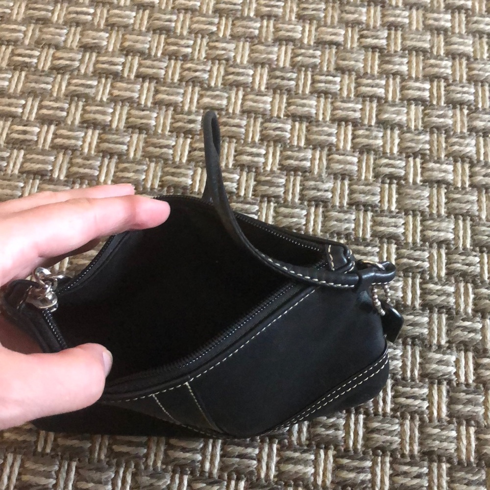 Small black leather coach wristlet - Picture 2 of 2